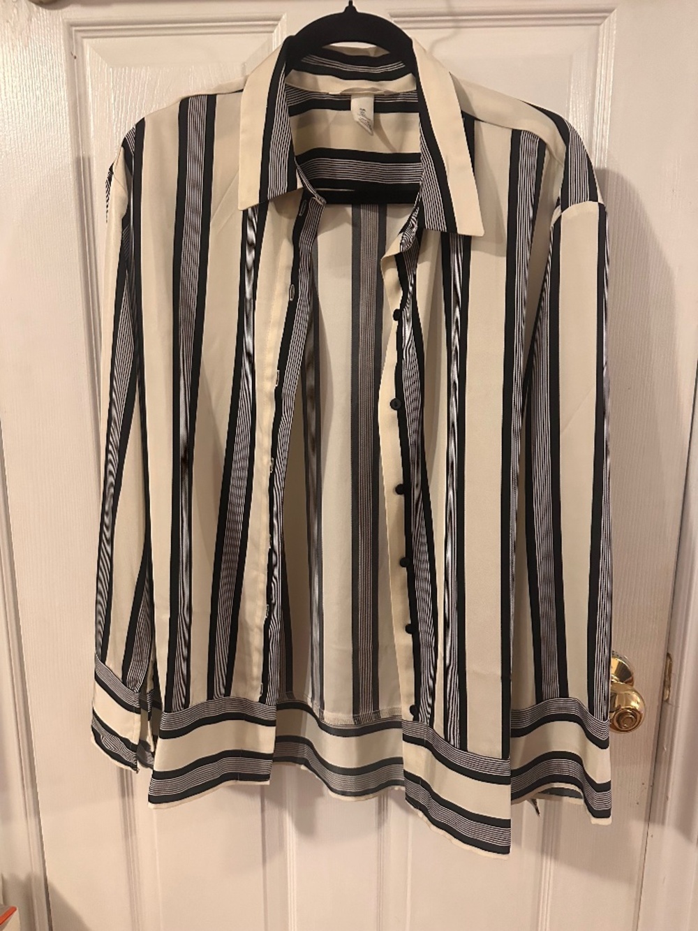 H&M Satin flowy blk/why striped shirt